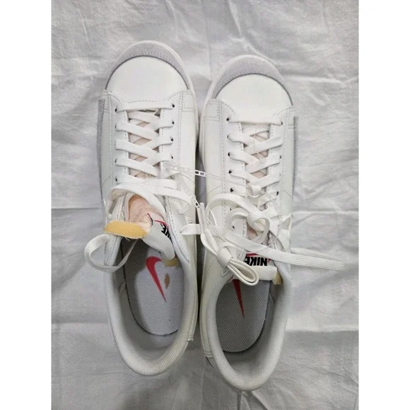Nike Wmn's Blazer Low Platform Low Top Triple Sail Sneakers White Size 12 NWOB - Picture 3 of 6